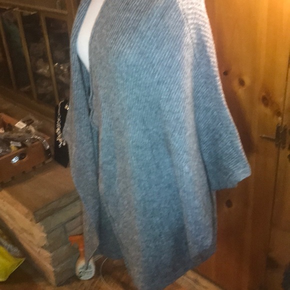 Sweater cape with Dolman 3/4 length sleeves.. - Picture 3 of 8